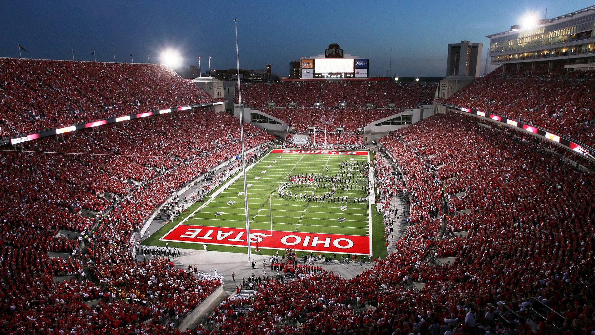 库里投中制胜三分全场沸腾欢呼，库里投全场三分视频